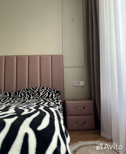 Белая кровать