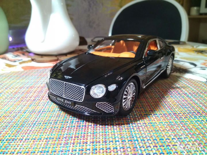 Модель Bentley 1/24