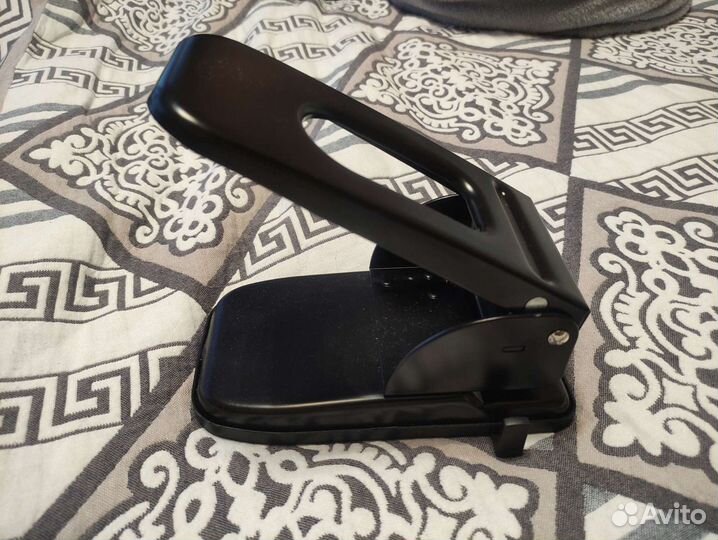 Дырокол для бумаг, мощный