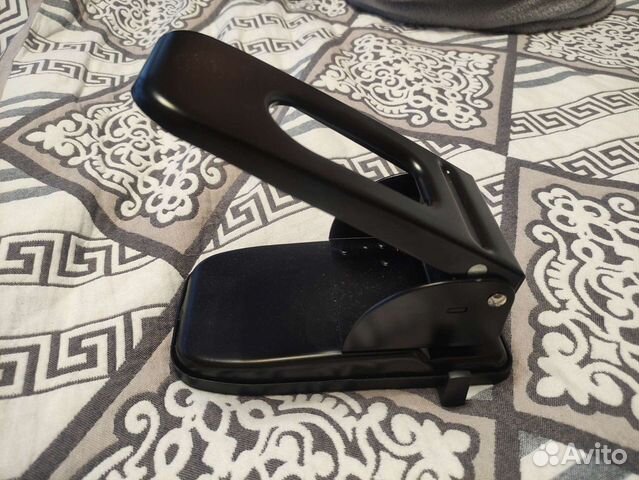 Дырокол для бумаг, мощный