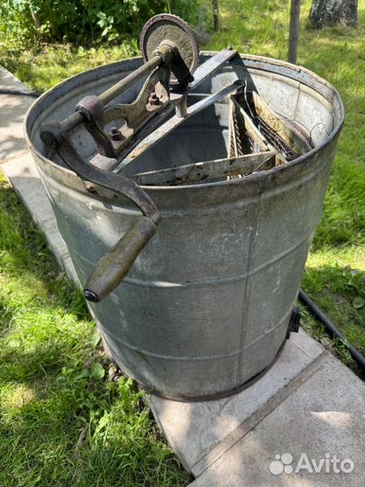 Медогонка 2х рамочная и 4-х рамочная