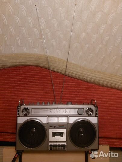 Кассетный стерео плеер с радио