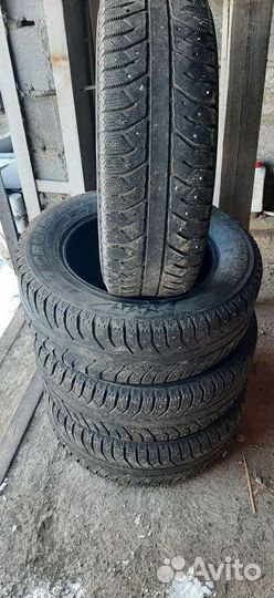Bridgestone Ice Cruiser 7000 215/65 R16