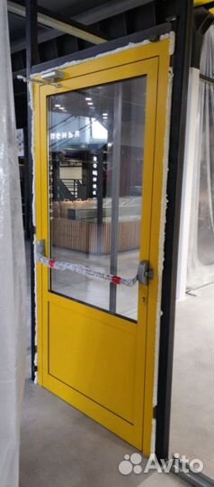 Дверь пластиковая входная