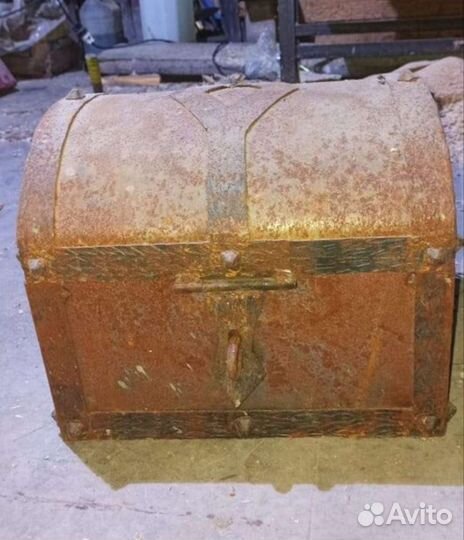 Сундук железный