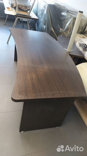 Офисный стол