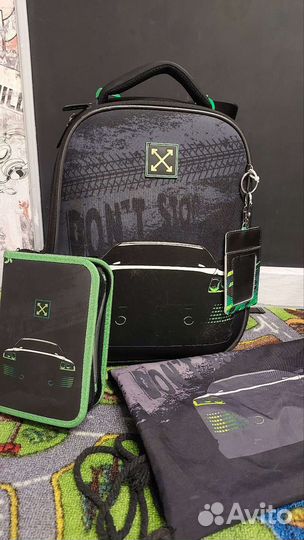 Ранец школьный для мальчика в отличном состояние