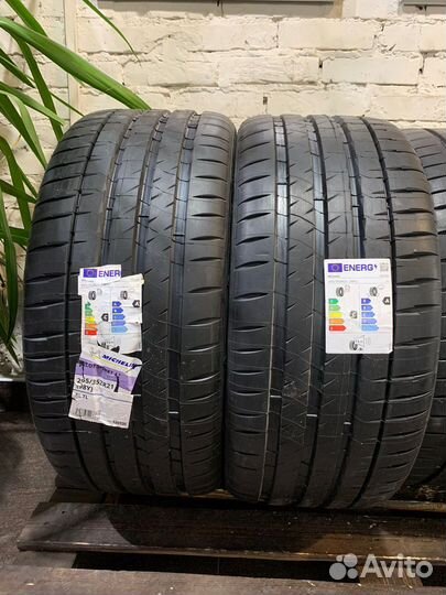 Michelin Pilot Sport 4 S 255/35 R21 и 285/30 R21