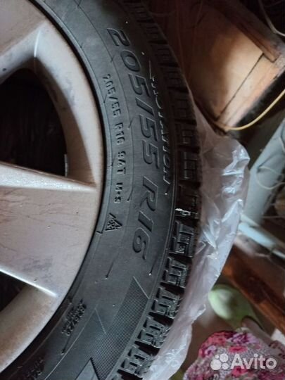 Pirelli Ice Zero 205/55 R16