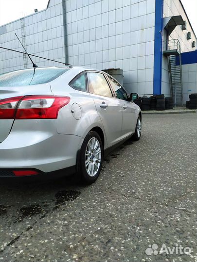 Ford Focus 1.6 МТ, 2012, битый, 280 000 км