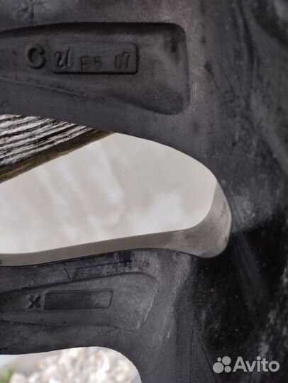 Kumho Crugen Premium KL33 215/65 R16 и 215/65 R16 98H