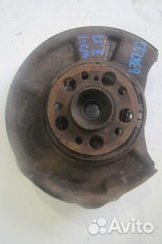 Кулак задний правый