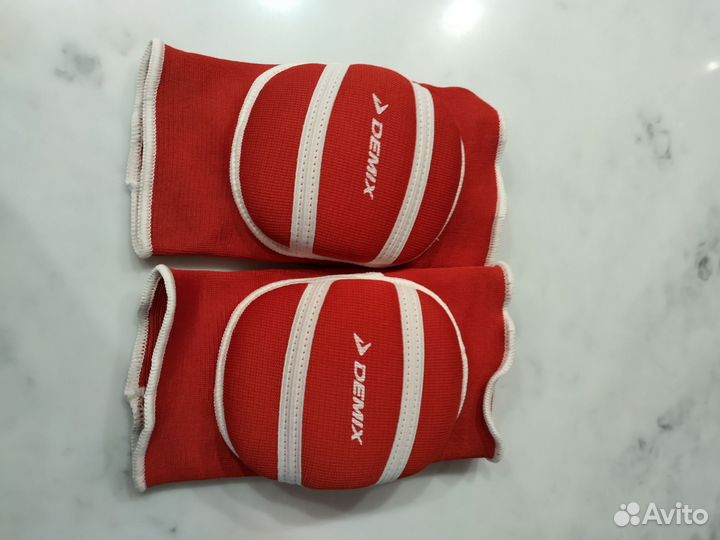 Наколенники Demix