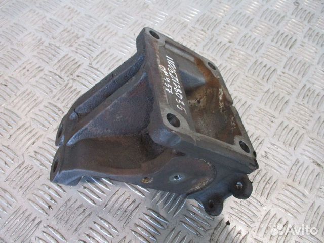 Кронштейн двигателя правый Mercedes-Benz A45722414