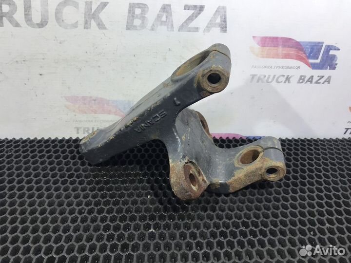 Кронштейн передней рессоры левый