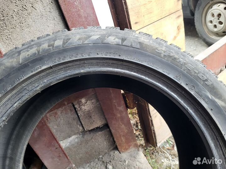 Bridgestone Blizzak Spike-01 255/50 R19
