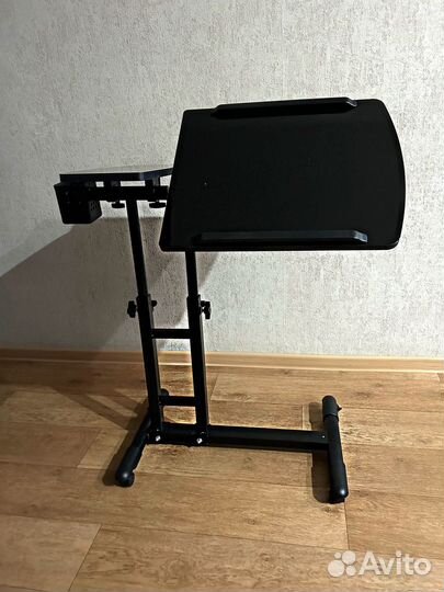 Компьютерный стол,столик для ноутбука