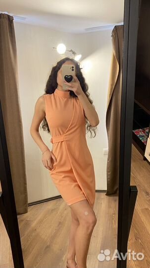 Платье персиковое приталенное асимметричное xs/s