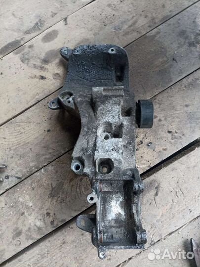 Площадка крепления насоса гур renault logan 2