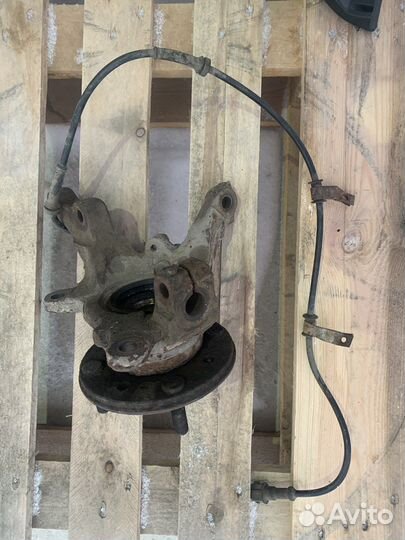 Кулак поворотный правый mitsubishi спейс стар