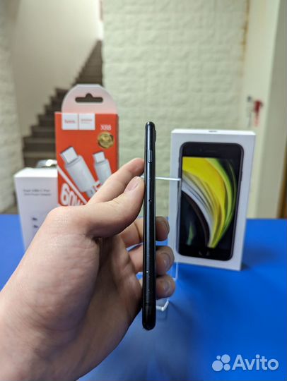 iPhone SE (2020), 64 ГБ