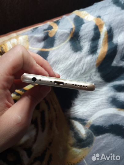 Телефон iPhone 6s
