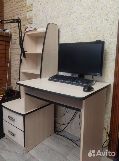 Компьютерный стол