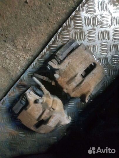 Суппорт тормозной передний Renault Megan 2 / Рено