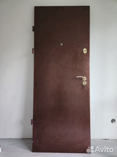 Дверь входная металлическая бу