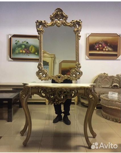 Туалетный столик с зеркалом