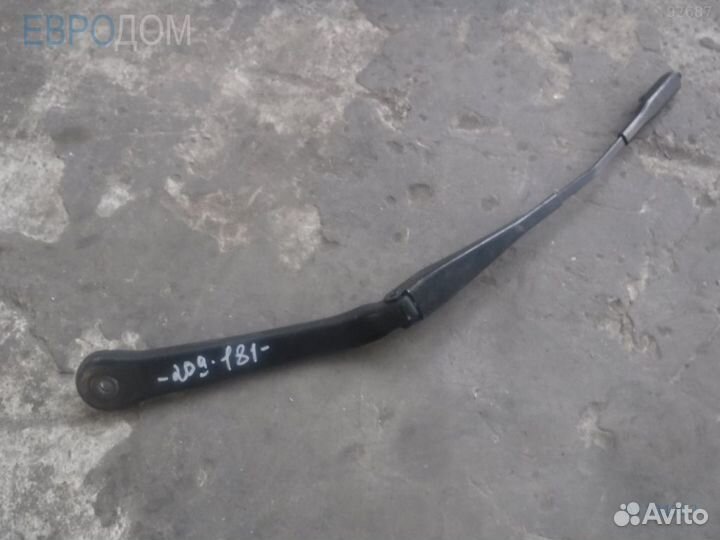 Щеткодержатель левый BMW E90 LCI s1104733