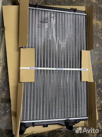 Радиатор охлаждения 5K0121353D 5K0121251F