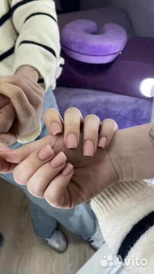 Модель на маникюр