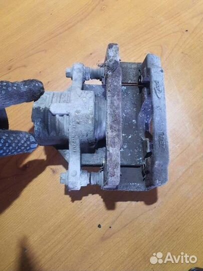 Тормозной суппорт задний правый Cadillac Srx 265