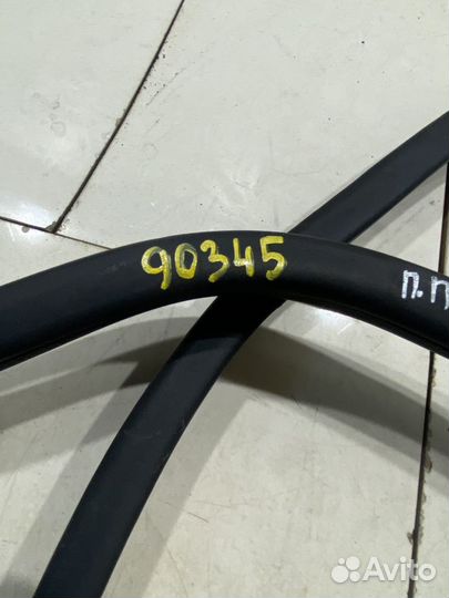 Уплотнитель двери(передний правый) (Kia Seltos)