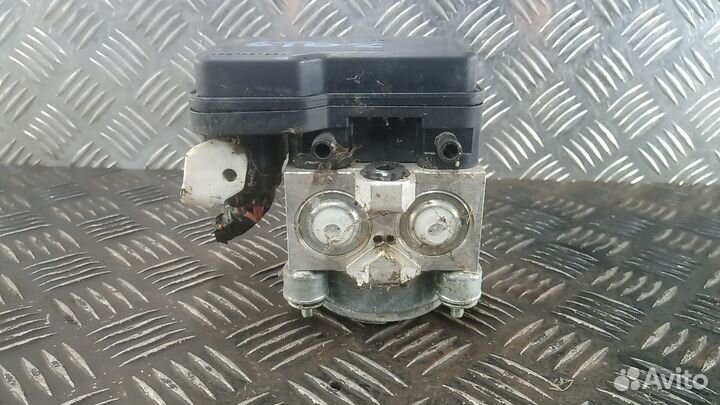 Блок управления тормозами/насос ABS Toyota Hilux Pick Up