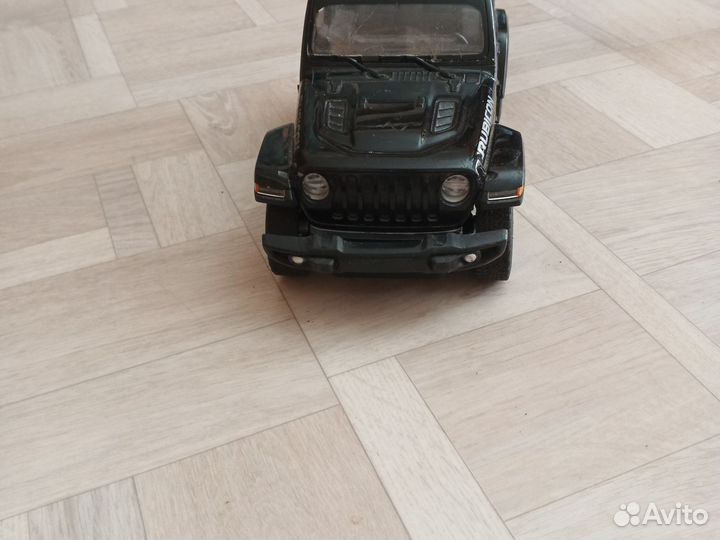 Внедорожник игрушка