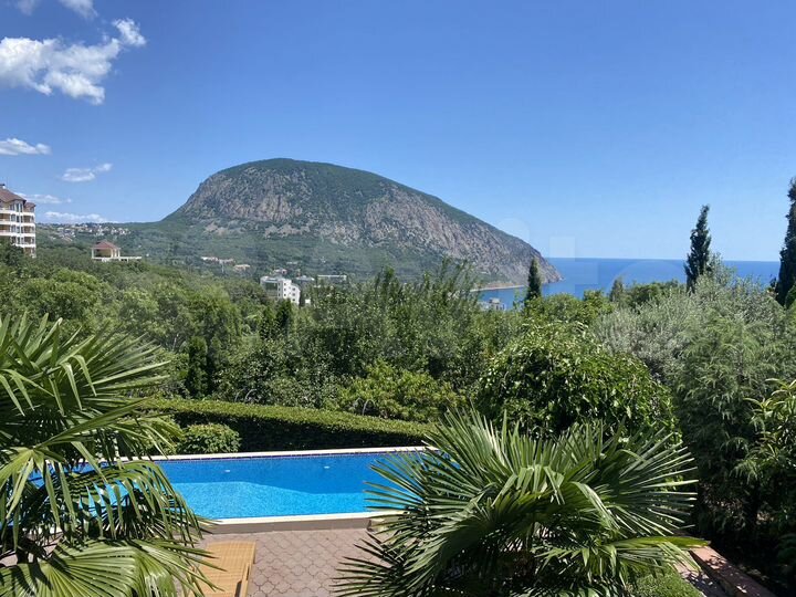 Дом 640 м² на участке 15 сот.