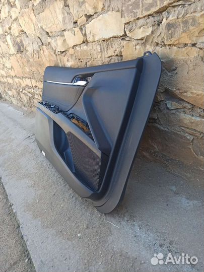 Обшивка двери camry 75