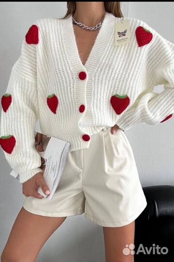 Нежный и стильный кардиган короткие