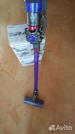 Беспроводной пылесос Dyson v7 animal б/у