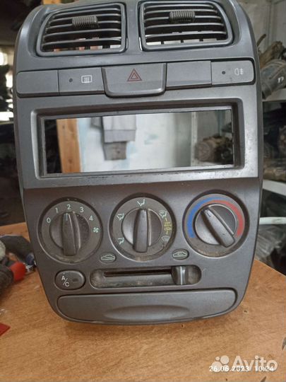 Блок управления кондиционером Hyundai Accent