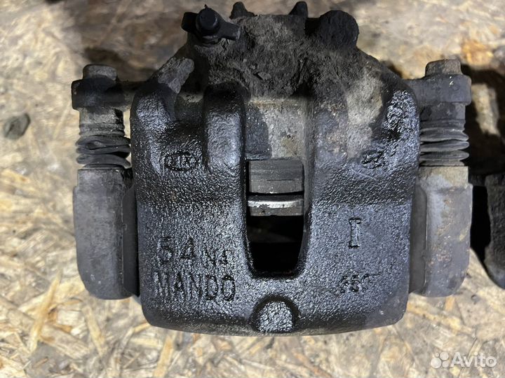 Суппорт передний правый со скобой Hyundai Solaris