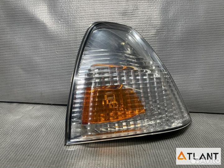 Габарит передний правый toyota granvia