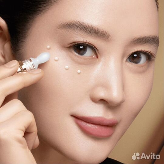 Парфюмированный крем для век с коллагеном AHC