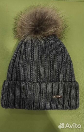 Шапка новая с натуральным помпоном