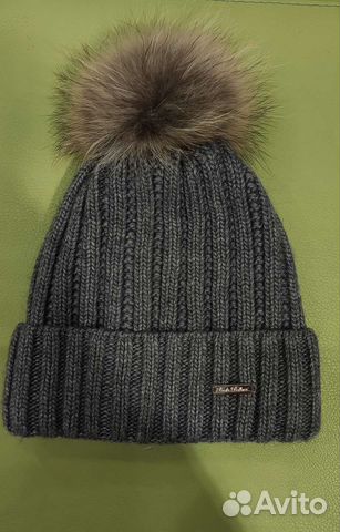 Шапка новая с натуральным помпоном