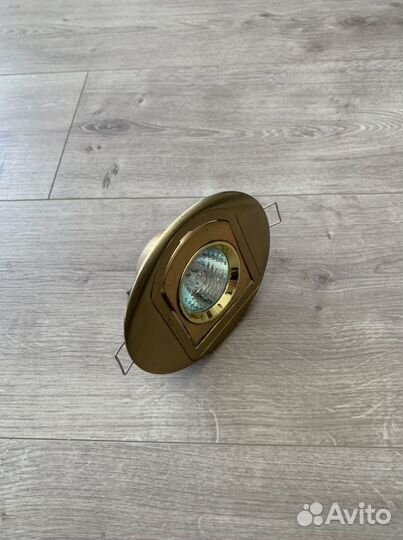 Светильник встраиваемый