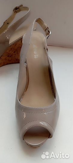 Босоножки женские 39 размер на танкетке пробка
