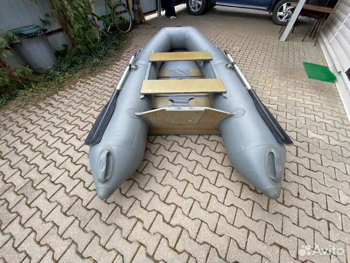 Надувная лодка с мотором